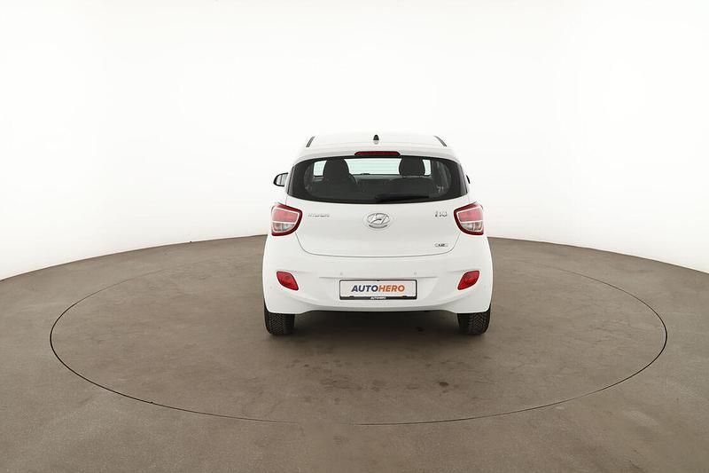 Gebraucht Hyundai i10 Style 87 PS (63 kW) 2015 Weiß Kleinwagen