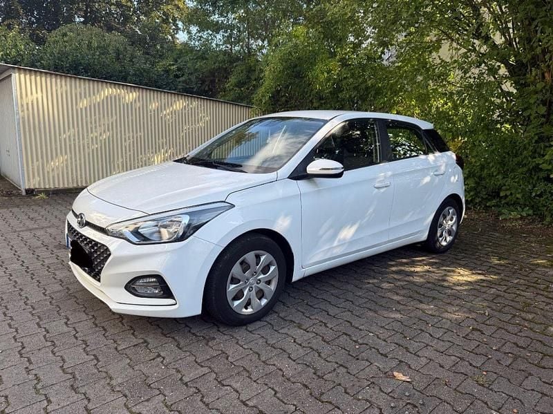 Weiß Gebraucht 2019 Hyundai i20 Active Kleinwagen | 13.600 € (Etwas zu teuer) - Bild 1/4