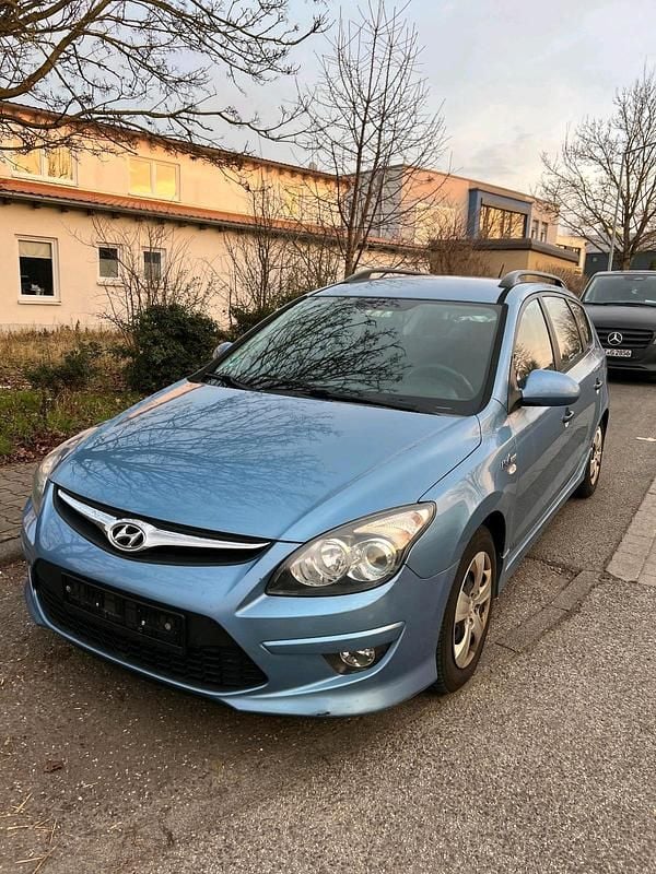 Blau Gebraucht 2011 Hyundai i30 Kombi | 1.490 € (Fairer Preis) - Bild 1/4