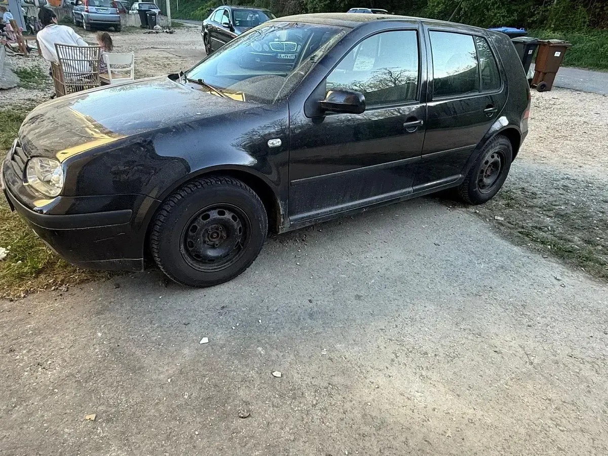 Second-hand VW Golf IV 75 CP (55 kW) 2002 Negru Break