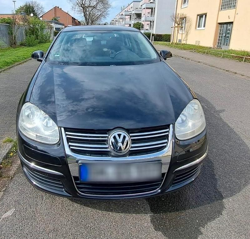Second-hand VW Jetta 102 CP (75 kW) 2005 Negru Berlinǎ