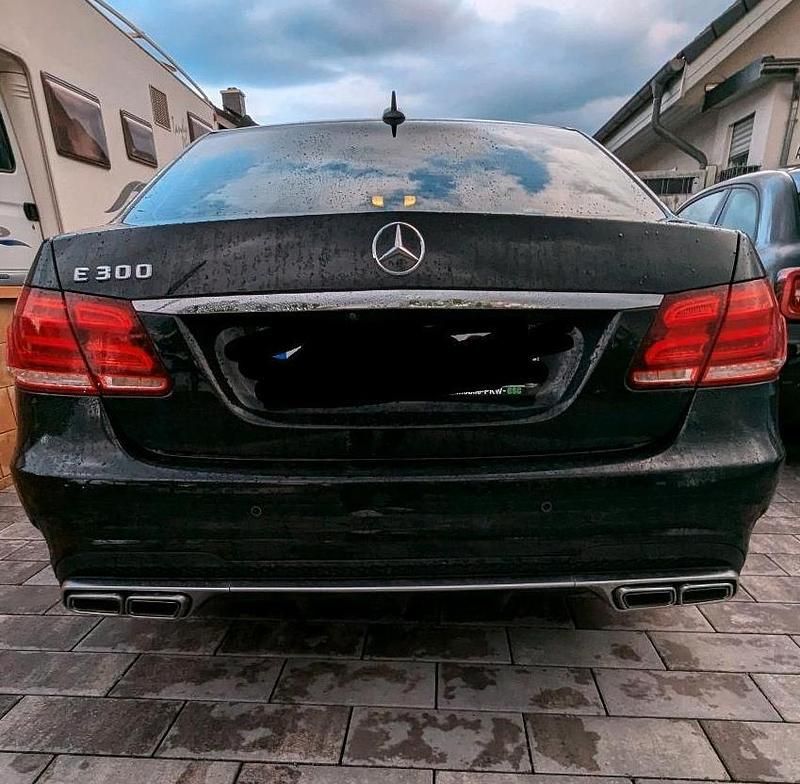 Gebraucht Mercedes E300 211 PS (155 kW) 2014 Schwarz Limousine