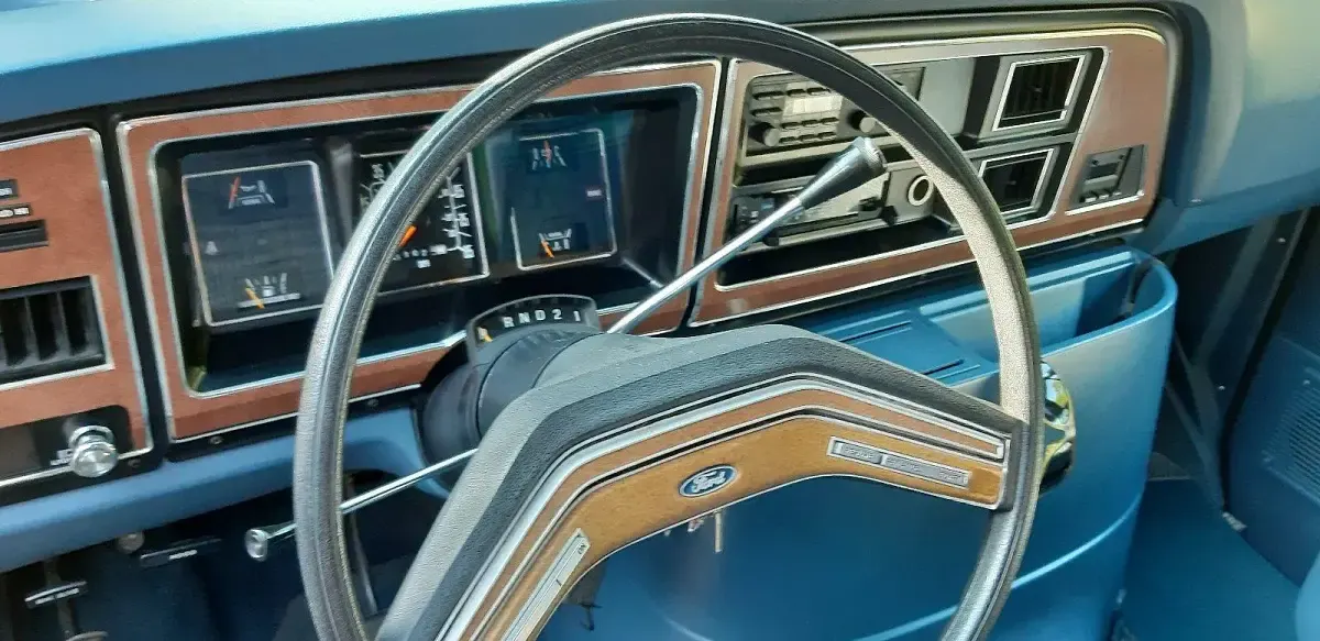 Używany Ford V8 210 KM (154 kW) 1986 Niebieski Kombi