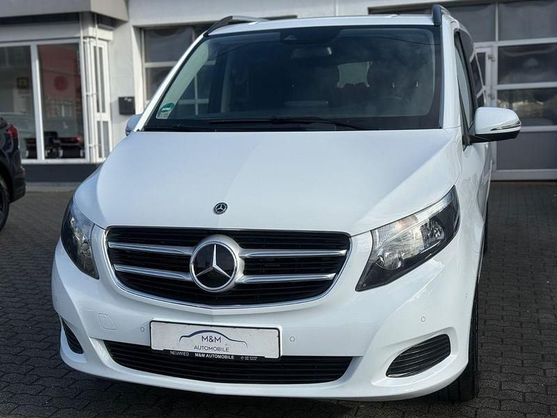 Gebraucht Mercedes V220 163 PS (119 kW) 2018 Weiß Van / Kleinbus