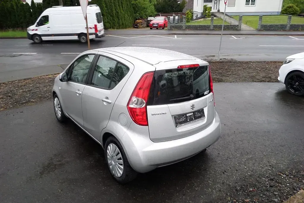 Gebraucht Suzuki Splash Club 94 PS (69 kW) 2010 Silber Kleinwagen