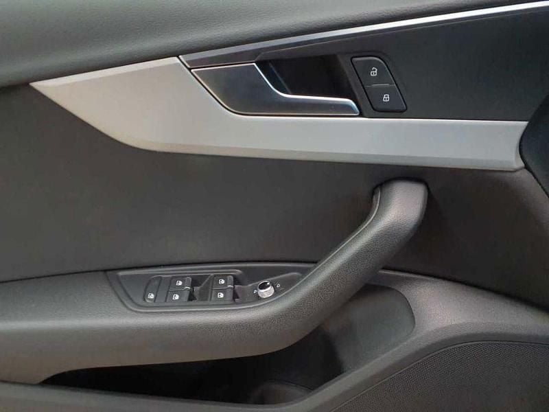 Gebraucht Audi A4 Advanced 204 PS (150 kW) 2022 Grau Kombi