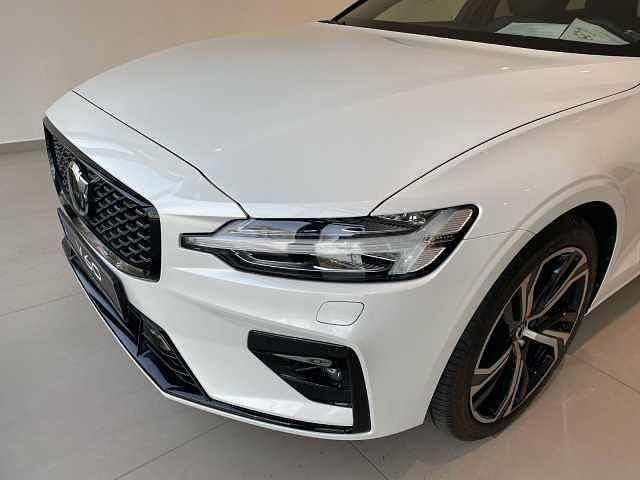 Gebraucht Volvo V60 145 PS (106 kW) 2024 Kombi