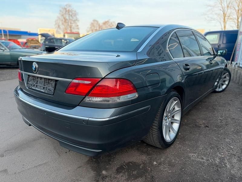 Gebraucht BMW 750 367 PS (269 kW) 2007 Grau Limousine