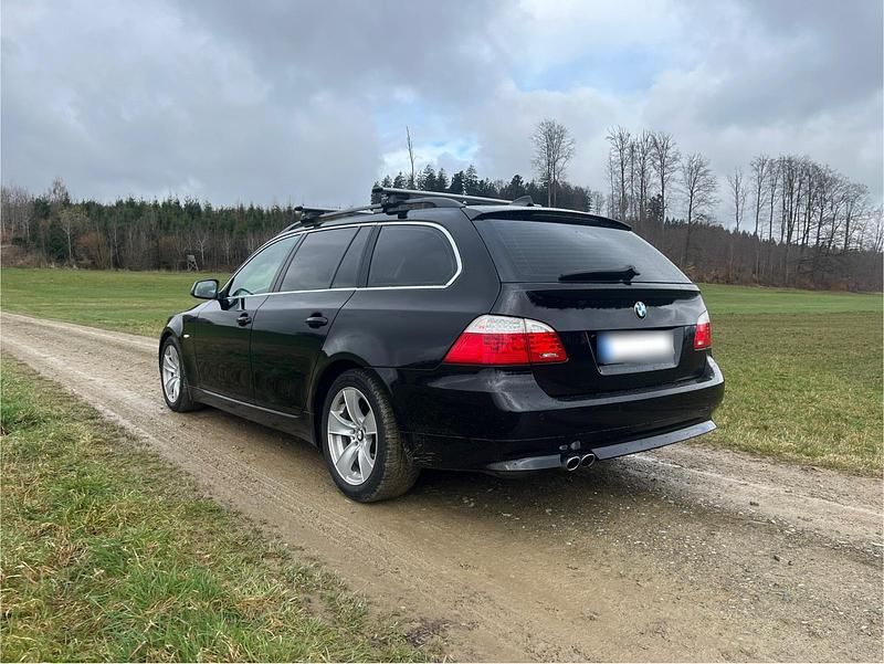 Gebraucht BMW 525 197 PS (144 kW) 2010 Schwarz Kombi
