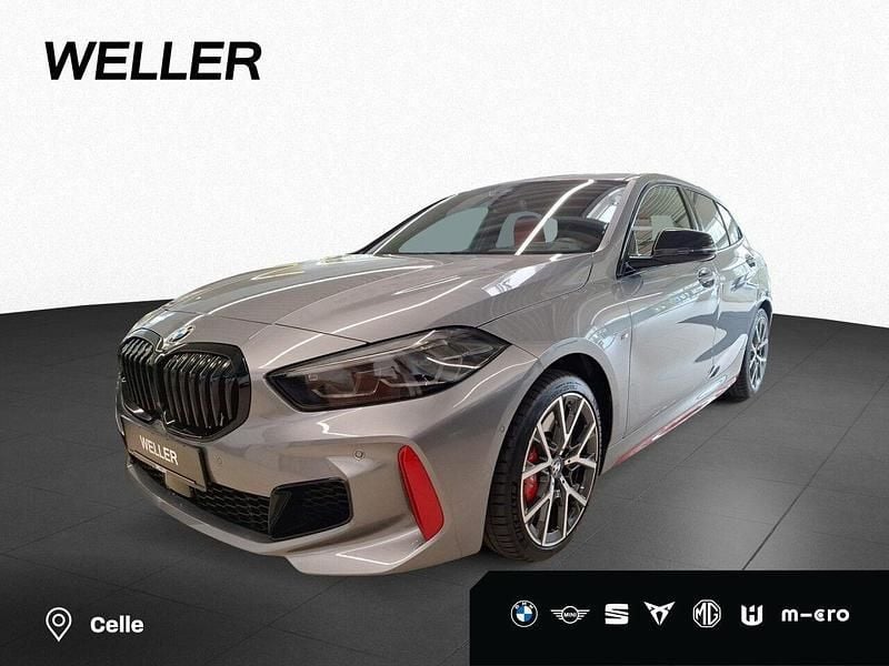 Skyscraper grau (grau) Gebraucht 2024 BMW 128 M Sport Limousine | 34.995 € (Fairer Preis) - Bild 1/4