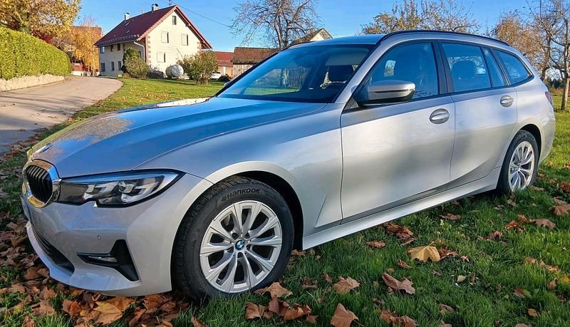 Silber Gebraucht 2021 BMW 320 Advantage Kombi | 19.800 € (Guter Preis) - Bild 1/4