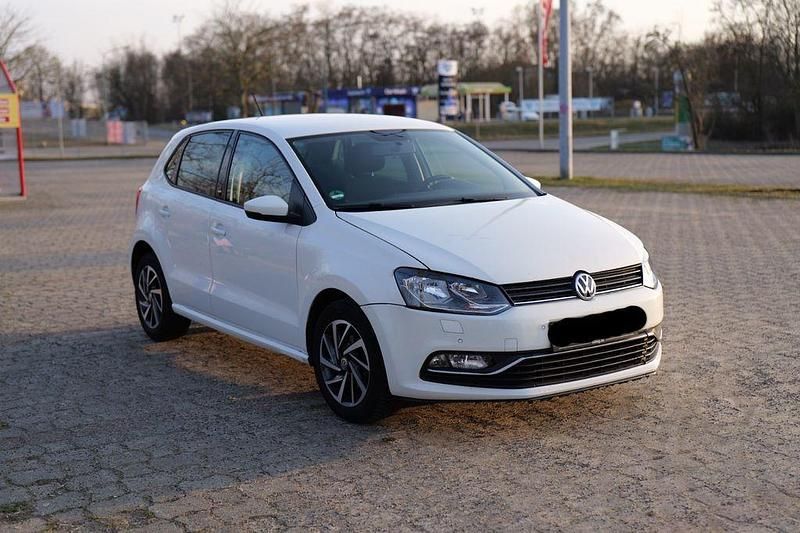 Second-hand VW Polo Sound 75 CP (55 kW) 2017 Alb Berlinǎ