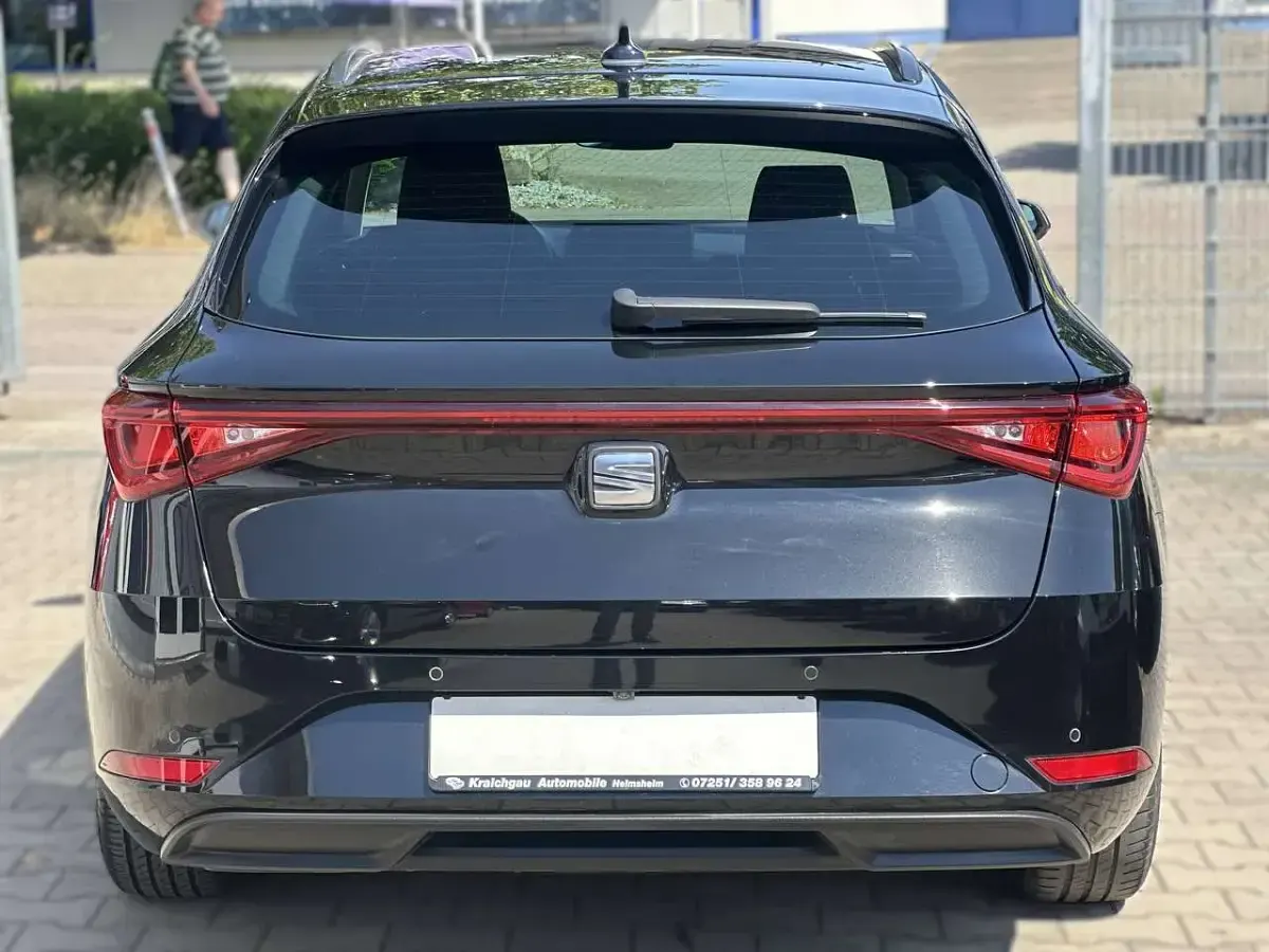 Gebraucht Seat Leon 150 PS (110 kW) 2023 Mitternachtsschwarz Kombi