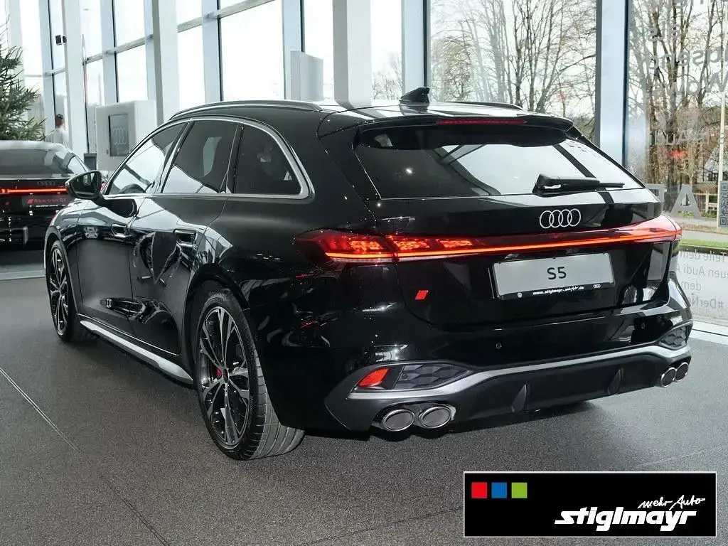 Gebraucht Audi S5 Sport 367 PS (269 kW) 2025 Mythosschwarz metallic Kombi