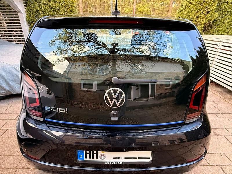Second-hand VW e-up! 61 kW (83 CP) 2021 Negru Hatchback