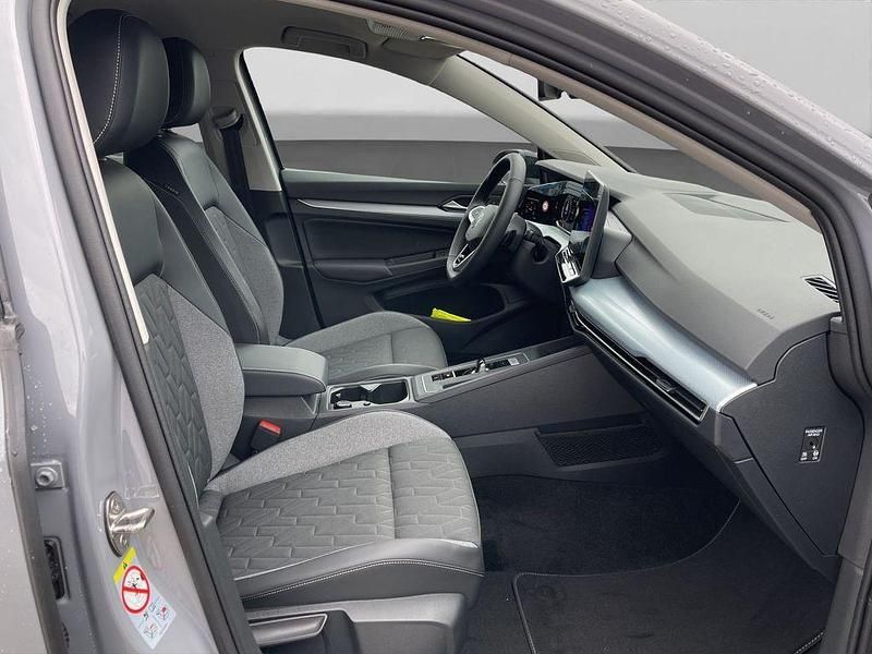 Neu VW Golf VIII 150 PS (110 kW) 2026 Grau Kombi
