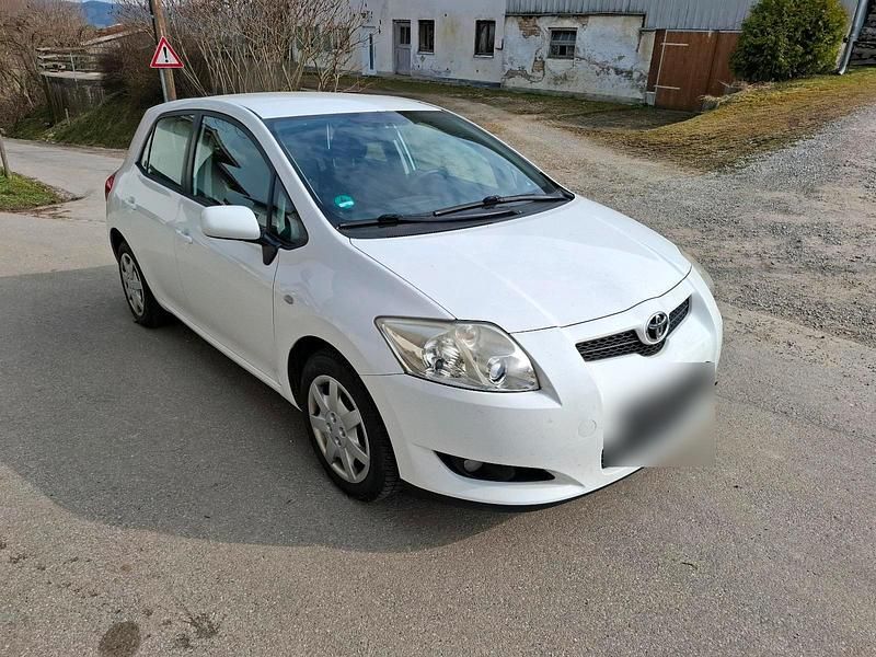 Gebraucht Toyota Auris 101 PS (74 kW) 2009 Weiß Kleinwagen