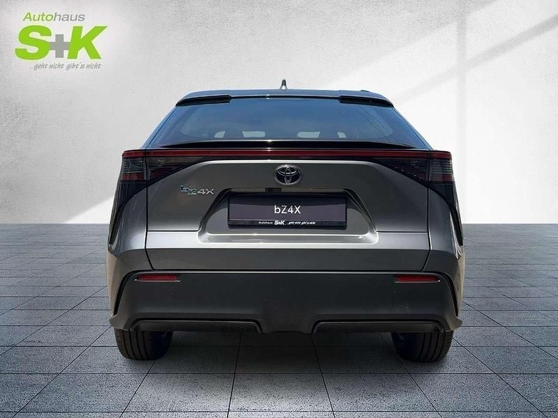 Neu Toyota bZ4X Comfort 150 kW (205 PS) 2025 Palladiumsilber metallic (silber) SUV