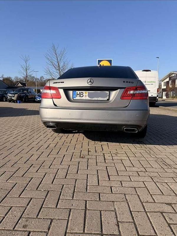 Gebraucht Mercedes E220 Avantgarde 170 PS (125 kW) 2012 Limousine