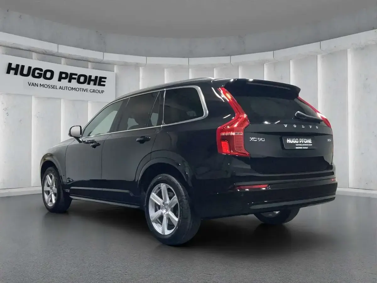 Używany Volvo XC90 235 KM (172 kW) 2023 Czarny SUV