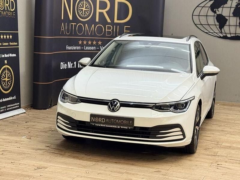 Weiss Gebraucht 2022 VW Golf VIII | 19.489 € (Guter Preis) - Bild 1/3