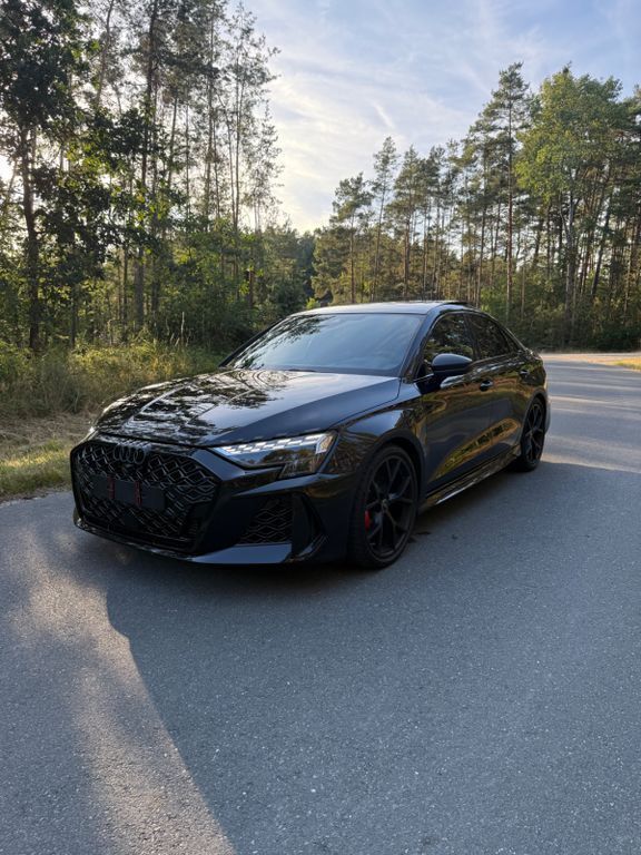 Schwarz Gebraucht 2025 Audi RS3 Ambiente Kleinwagen | 67.250 € (Fairer Preis) - Bild 1/4