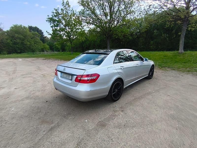 Usata Mercedes E200 184 CV (135 kW) 2011 Argento Berlina