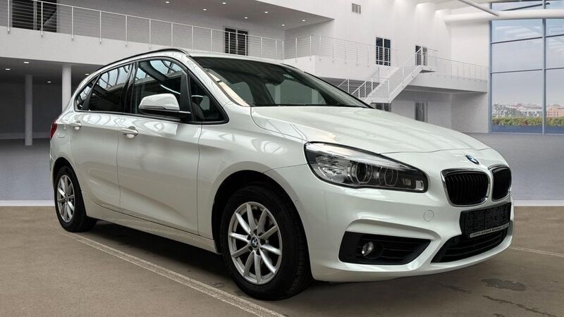 Weiß Gebraucht 2017 BMW 218 Advantage Van / Kleinbus | 8.900 € (Superpreis) - Bild 1/4