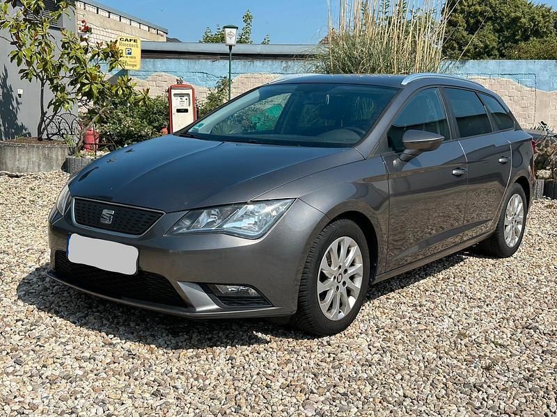 Grau Gebraucht 2015 Seat Leon ST Kombi | 5.299 € (Superpreis) - Bild 1/4