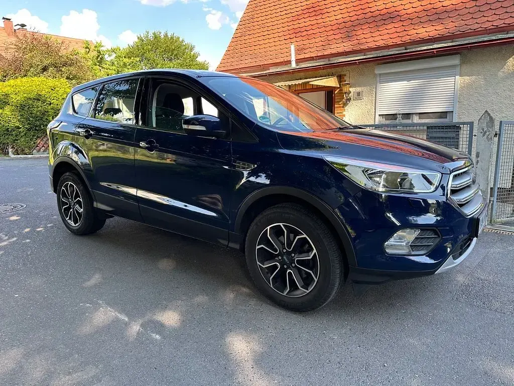 Gebraucht Ford Kuga 120 PS (88 kW) 2019 Blau SUV
