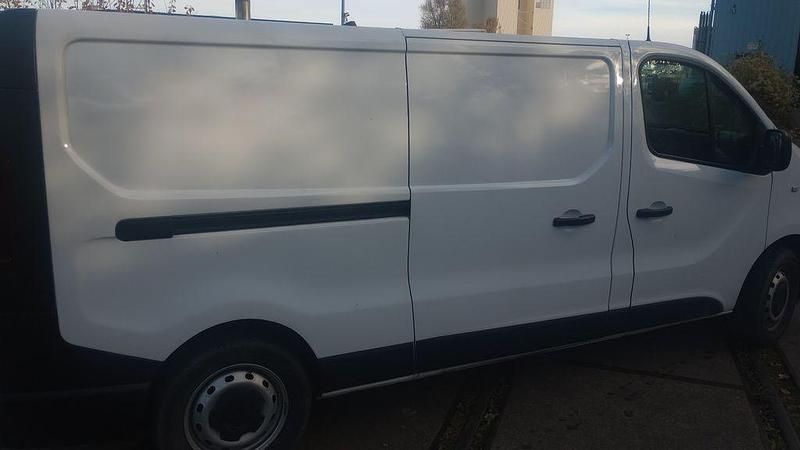 Gebraucht Renault Trafic Komfort 145 PS (106 kW) 2021 Weiß Van / Kleinbus