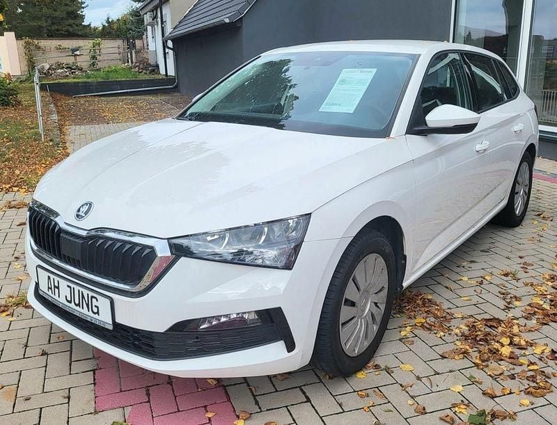 Weiß Gebraucht 2019 Skoda Scala Ambition Kleinwagen | 12.450 € (Superpreis) - Bild 1/4