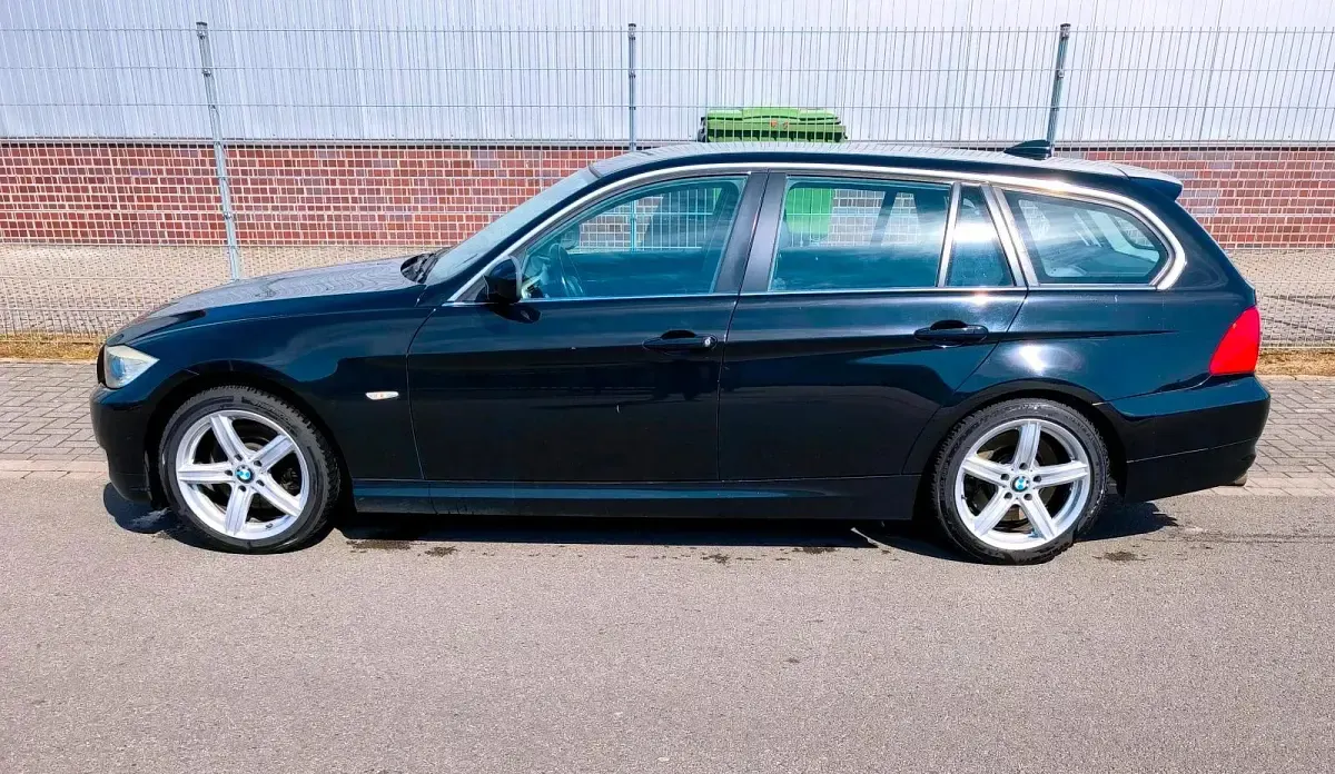 Używany BMW 330 245 KM (180 kW) 2011 Czarny Kombi