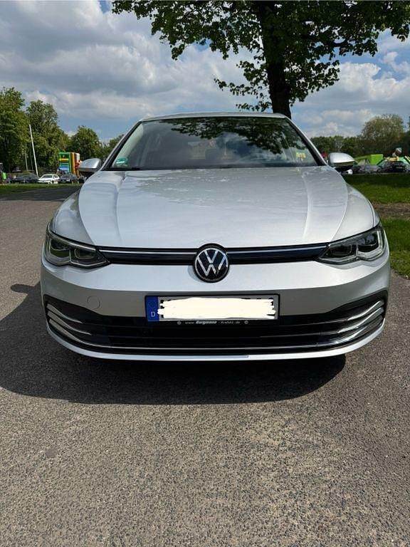 Silber Gebraucht 2020 VW Golf VIII Style Limousine | 19.000 € (Superpreis) - Bild 1/4