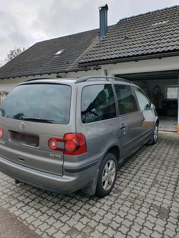 Gebraucht VW Sharan 140 PS (102 kW) 2010 Silber Van / Kleinbus