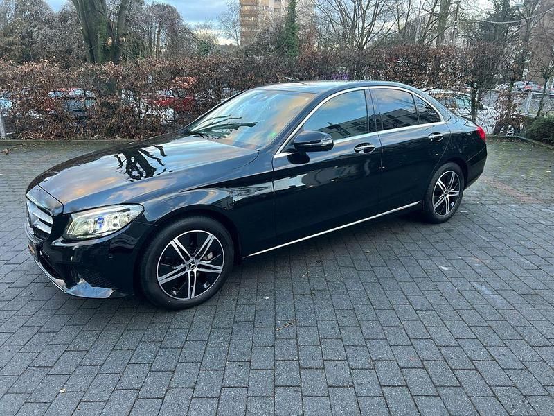 Gebraucht Mercedes C200 160 PS (117 kW) 2020 Schwarz Limousine