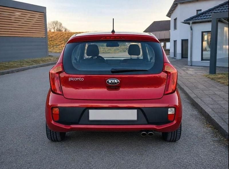 Second-hand Kia Picanto 69 CP (50 kW) 2013 Roșu Hatchback