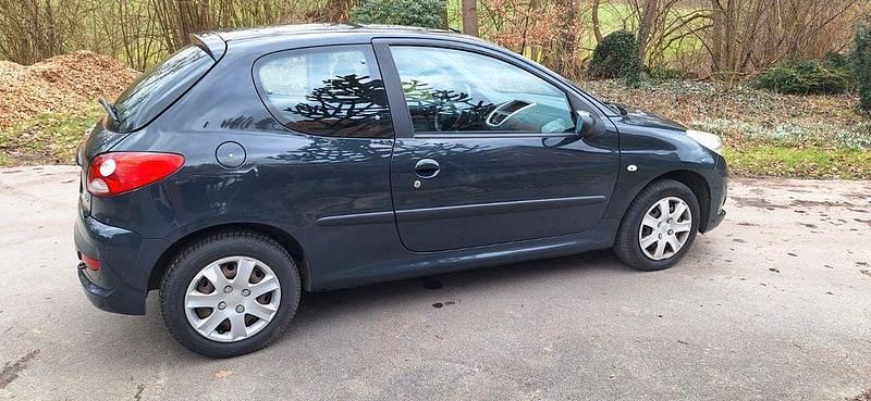 Gebraucht Peugeot 206 68 PS (50 kW) 2010 Kleinwagen