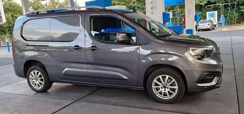 Grau Gebraucht 2019 Opel Combo Edition Van / Kleinbus | 20.499 € (Teuer) - Bild 1/4