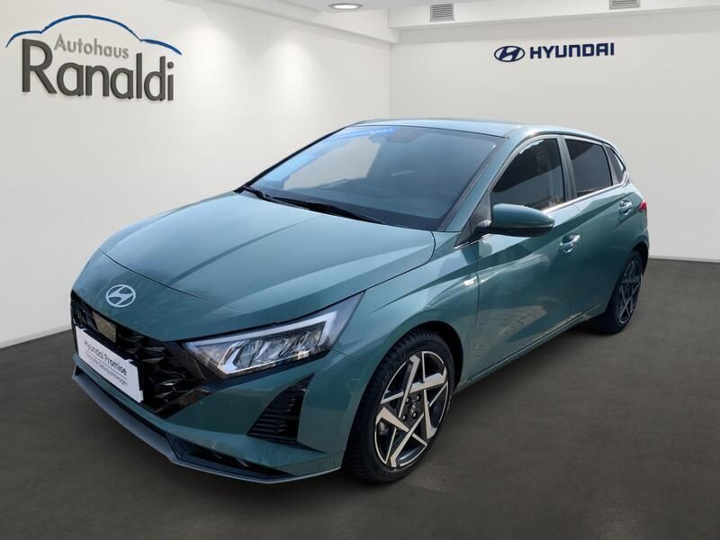 Mic (gruen Gebraucht 2024 Hyundai i20 Prime Limousine | 21.390 € (Fairer Preis) - Bild 1/4