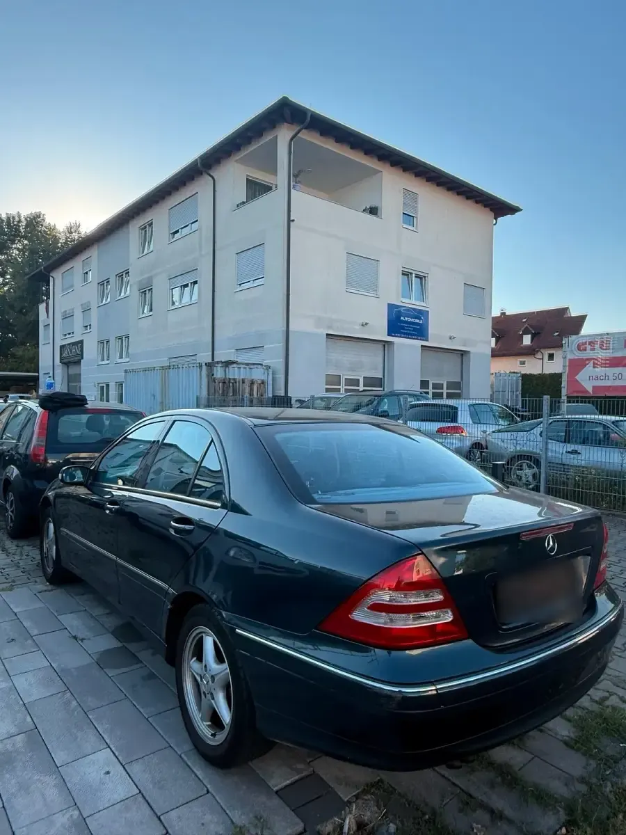 Gebraucht Mercedes C200 163 PS (119 kW) 2002 Blau Limousine