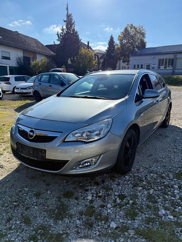 Gebraucht Opel Astra Innovation 125 PS (91 kW) 2012 Silber Kombi