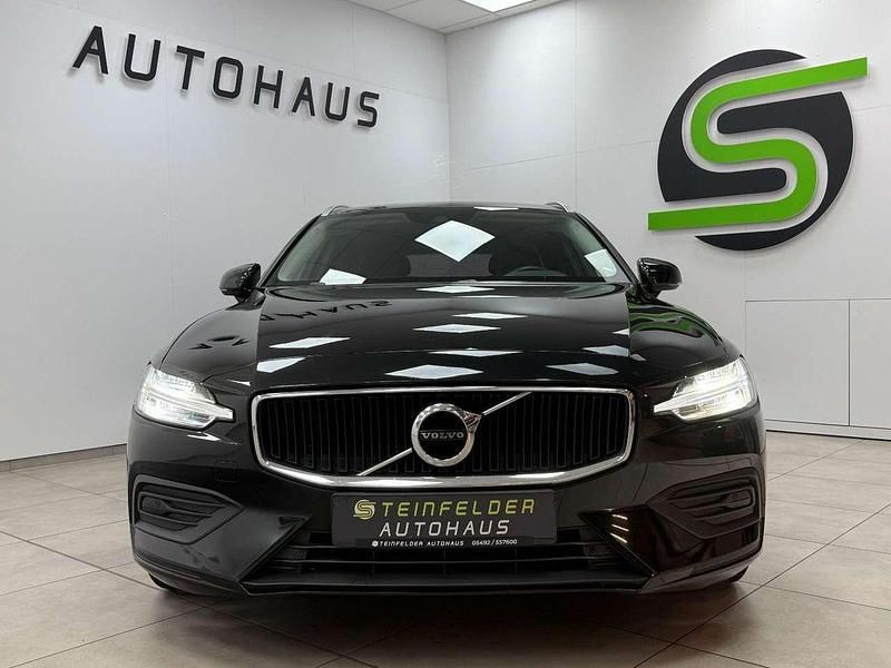 Gebraucht Volvo V60 Momentum 150 PS (110 kW) 2019 Schwarz Kombi