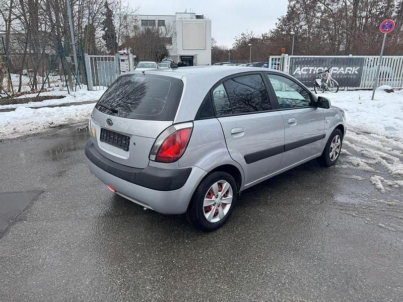 Gebraucht Kia Rio Basis 97 PS (71 kW) 2010 Grau Limousine