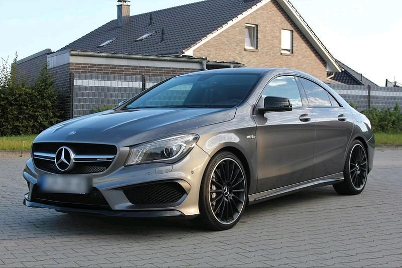 Grau Gebraucht 2014 Mercedes CLA45 AMG AMG Coupé | 24.490 € (Guter Preis) - Bild 1/4
