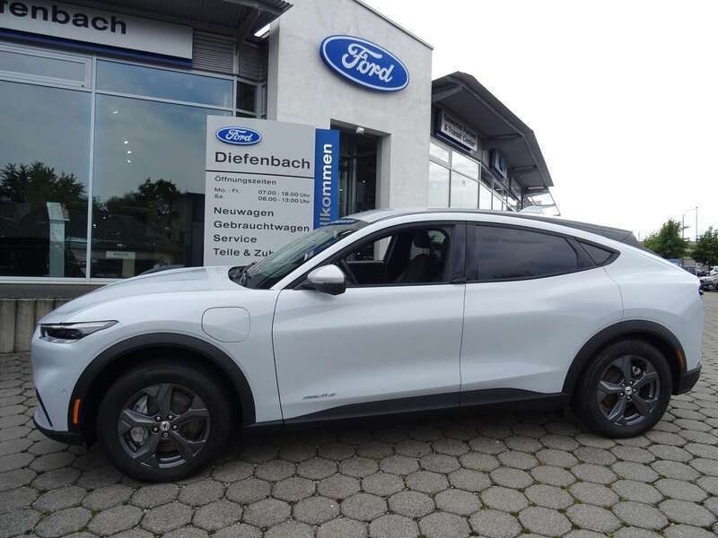 Space white Gebraucht 2023 Ford Mustang Mach-E SUV | 39.990 € (Guter Preis) - Bild 1/4