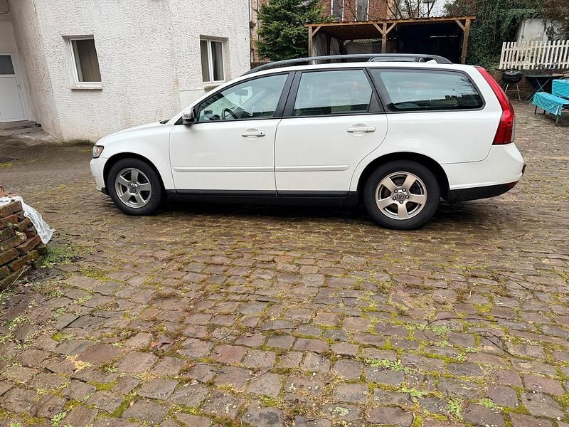 Gebraucht Volvo V50 109 PS (80 kW) 2009 Weiß Kombi