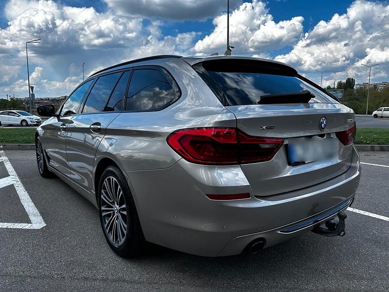 Gebraucht BMW 520 Sport Line 190 PS (139 kW) 2023 Silber Kombi