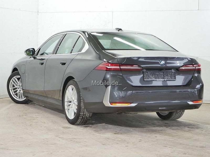 Gebraucht BMW 530e Sport Line 299 PS (219 kW) 2024 Grau Limousine