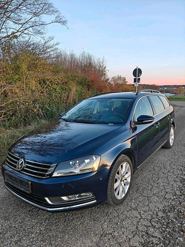 Blau Gebraucht 2012 VW Passat Kombi | 4.900 € (Guter Preis) - Bild 1/4